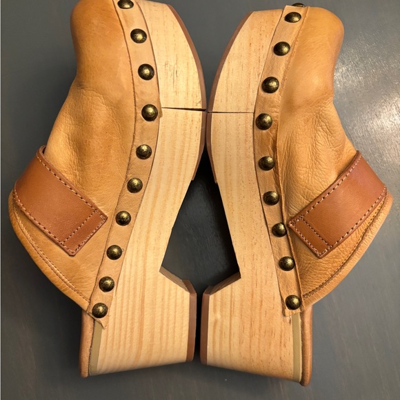 Free People Women's Tan Leather Clogs size 38 - Picture 7 of 9